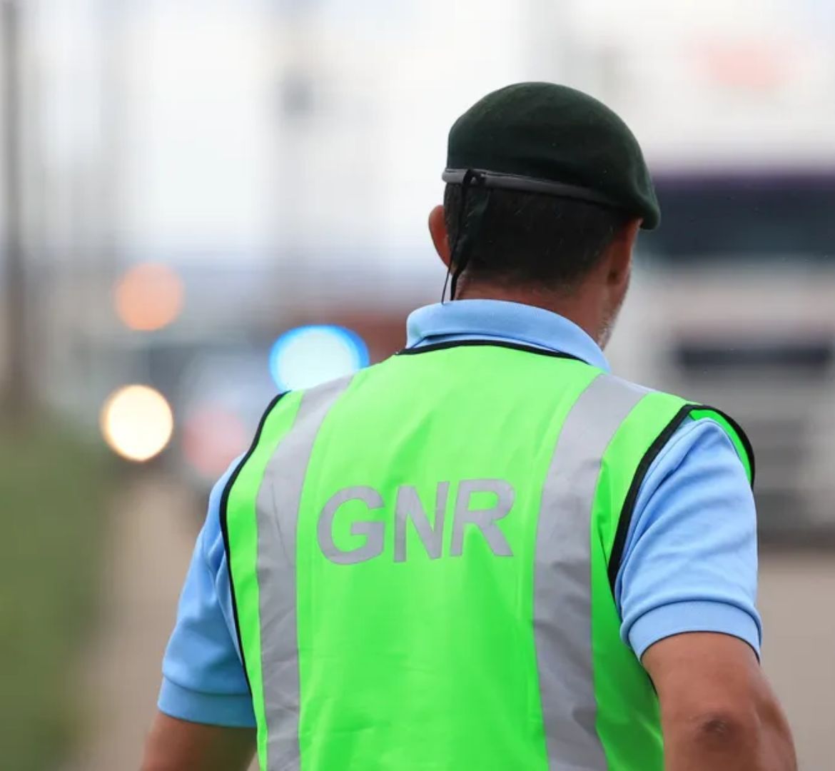 GNR apreende 2.000 quilos de tabaco de mascar nas Caldas da Rainha 